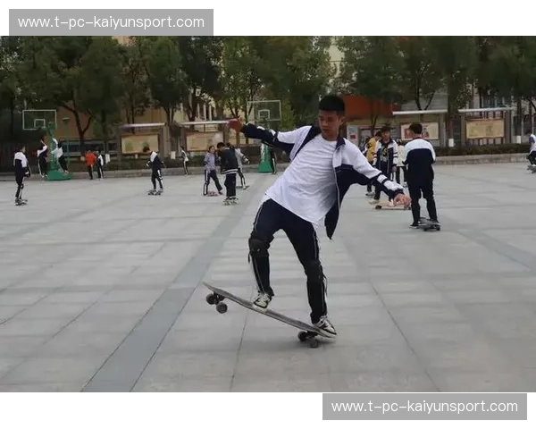 集锦滑板：在城市与自由之间舞动的青春节拍